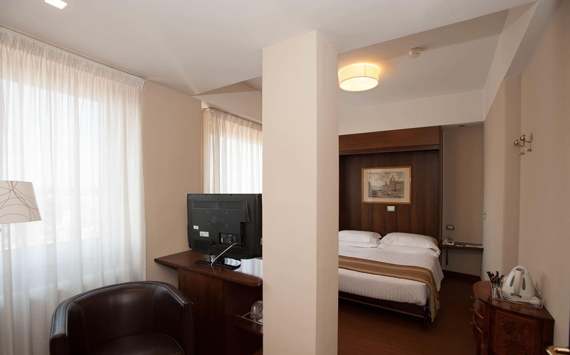 Western Piccadilly 4*