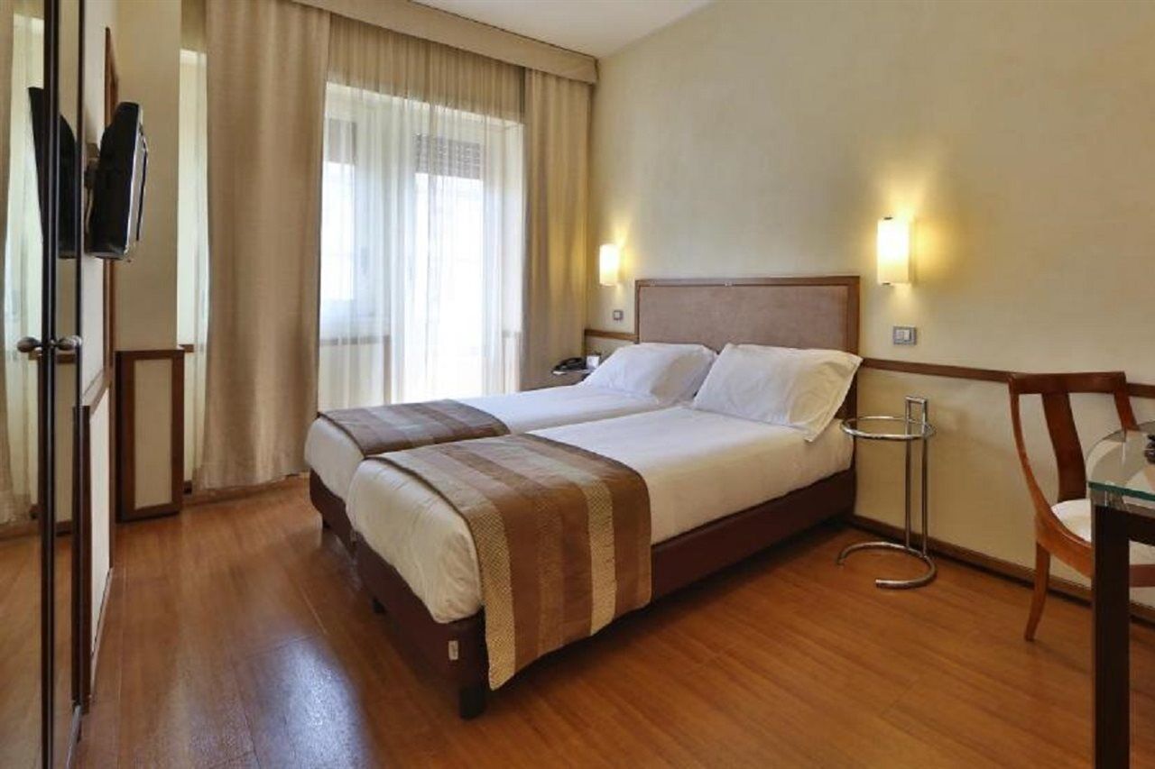 Western Piccadilly Hotel